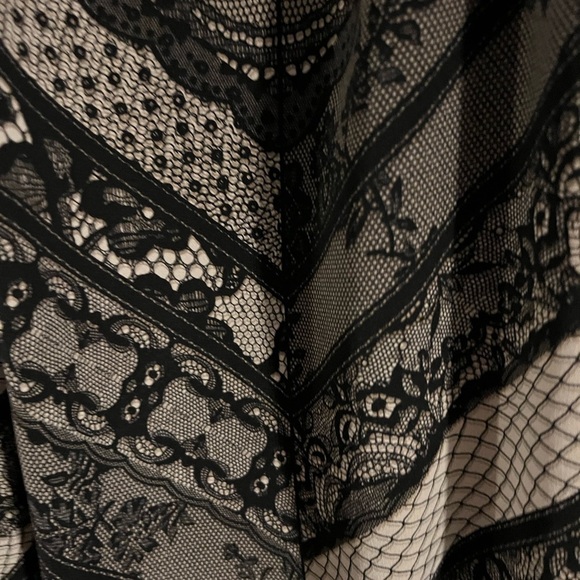 CAbi Style #3278 Monaco Cami Tunic Medium Black Beige Lace Print NWOT Size Small - Picture 3 of 8